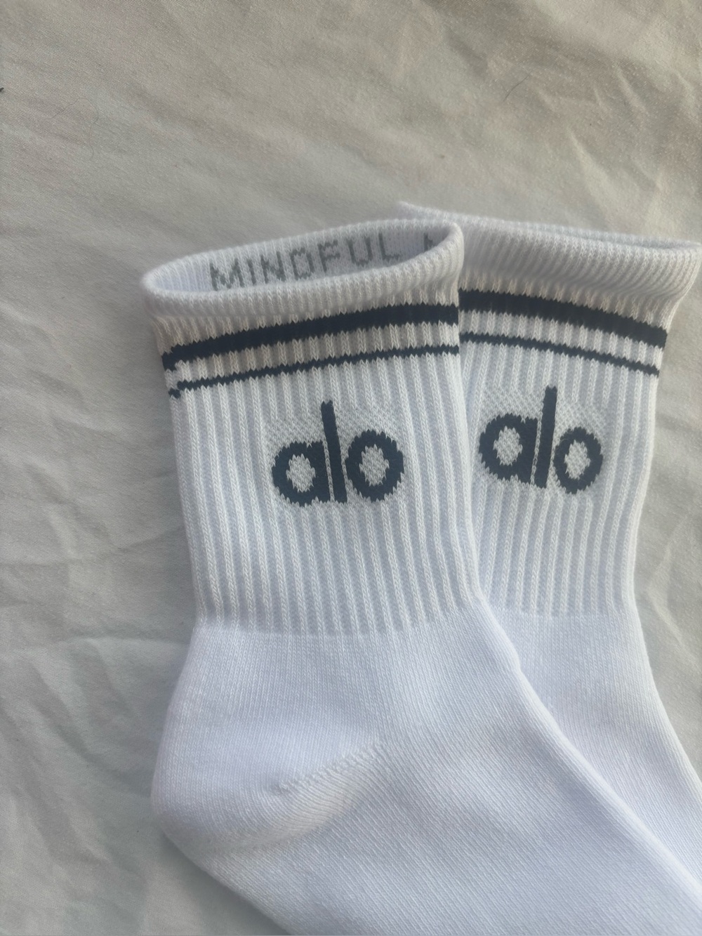 4 pack Alo yoga unisex throwback half crew socks - Picture 2 of 2
